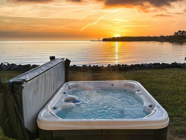 Outdoor spa tub