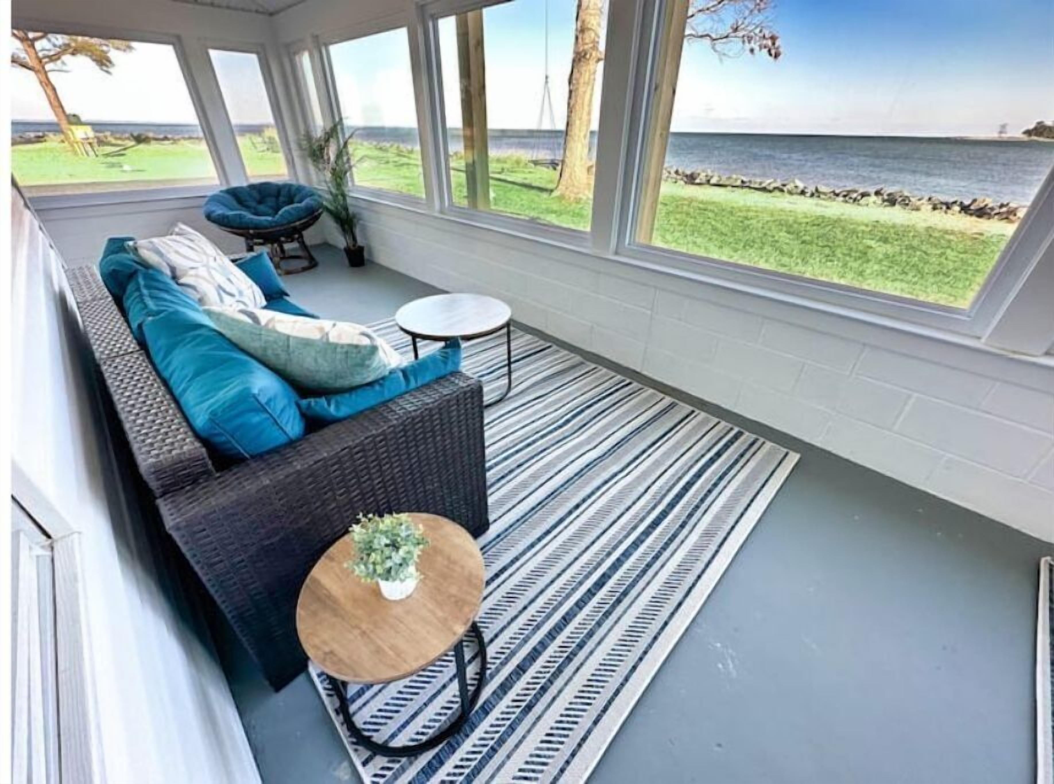 テレビ、暖炉、テレビゲーム、卓球台