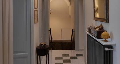 1940 Luxury Accommodations - Diamante Boutique Apartment