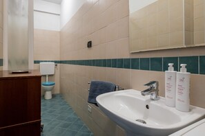 Apartment | Badezimmer | Toilettenpapier