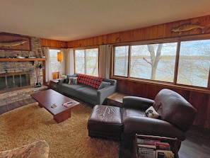 Smart TV, fireplace, video games, DVD player - The Cuyuna "Retro Retreat" Family Lake Home (Brainerd)