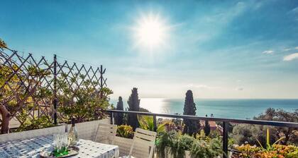 Una Terrazza sul Golfo di Ospedaletti by Wonderful Italy