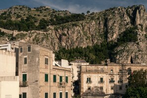 A coastal town with buildings close to a rocky cliff. - Casa Aglian con Vista by Wonderful Italy (Cefalù)