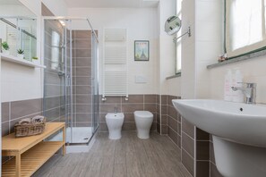 House - Housing Giulia -one Bedroom Apt by Wonderful Italy (Turin)