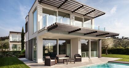 Lake Sunbeam Villa by Wonderful Italy