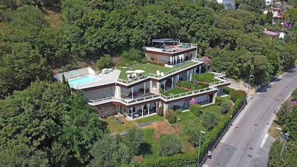 A multi-story house with a rooftop pool, multiple balconies, and a well-maintained garden. - Poggio al Sole 6 Apartment by Wonderful Italy (Toscolano Maderno)