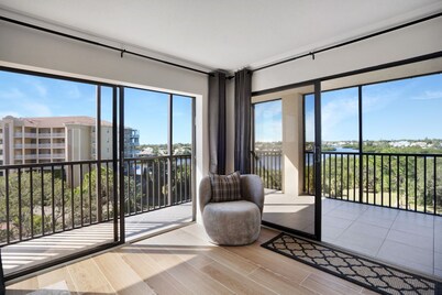 3 Bedroom Penthouse with Stunning Sunset Views of Blackburn Bay!