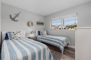5 bedrooms, iron/ironing board, travel cot, free WiFi - Your Finest Vacation! (Cape Coral)
