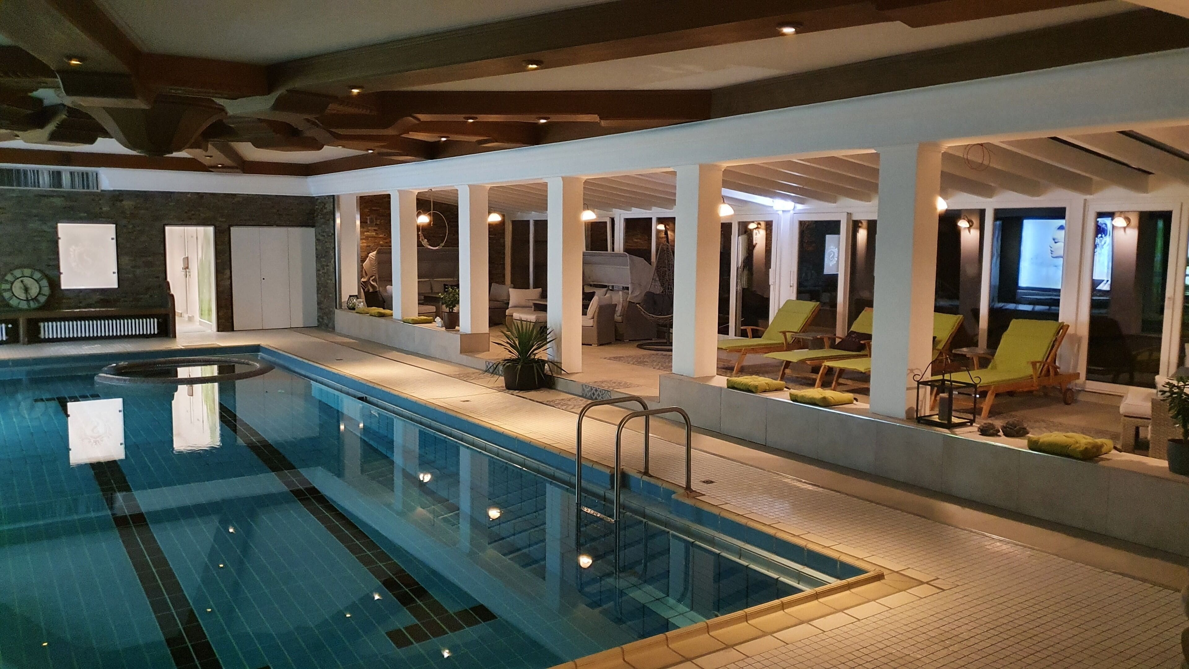Indoor pool, seasonal outdoor pool, pool loungers
