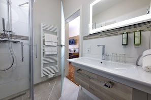 Chambre Confort double | Bureau, accĂšs au Wi-Fi (inclus), literie fournie