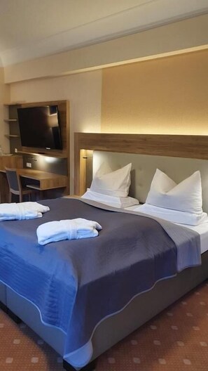 Habitación doble Confort | Escritorio, wifi gratis y ropa de cama 