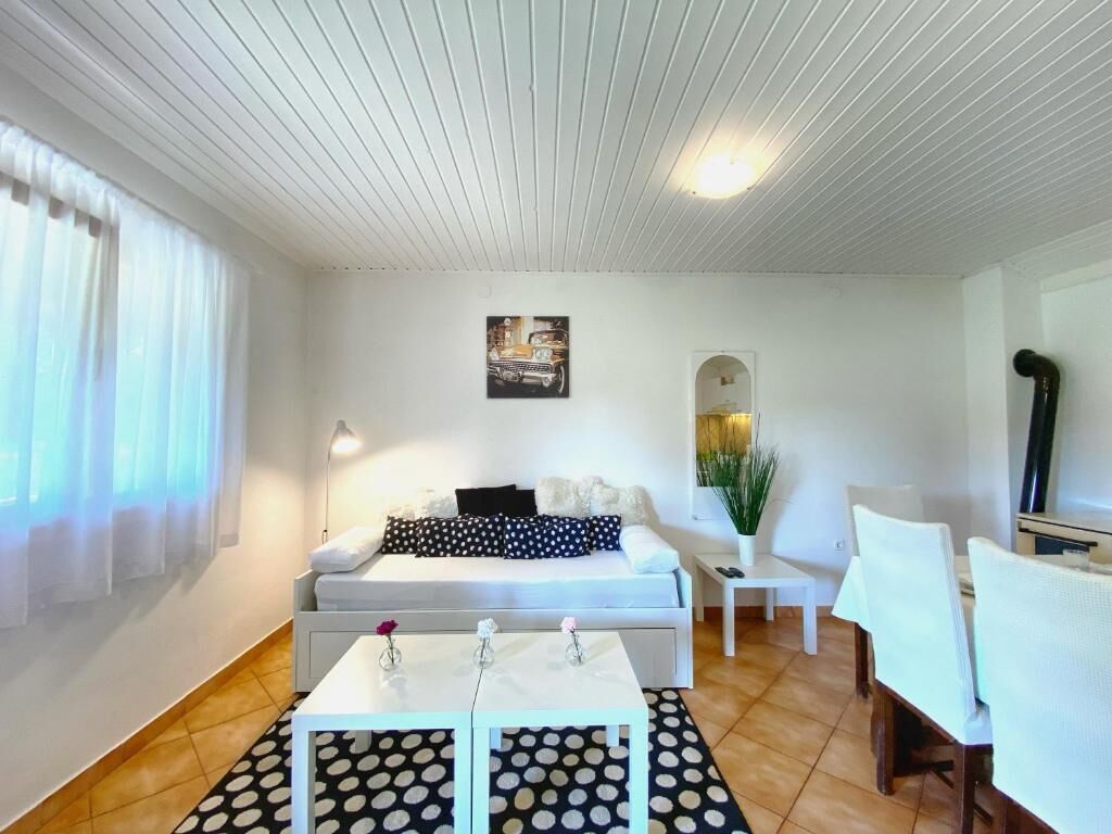 1 bedroom, bed sheets