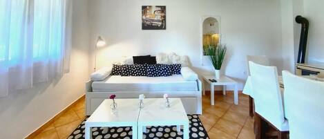 1 bedroom, bed sheets