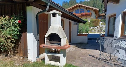 Spacious vacation apartment with fireplace + children's play corner, 10 + 2 persons