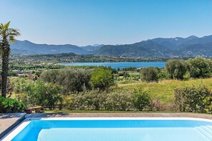 A swimming pool with a view of a lake and mountains. - Villa Vittoria con Piscina e Vista Lago by Wonderful Italy (Manerba del Garda)