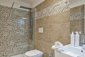 House - Corsica Boutique Apartment 10 by Wonderful Italy (Genoa)
