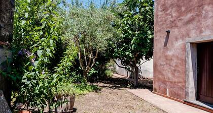 Gli Iris Apartments - Casa Fucsia by Wonderful Italy
