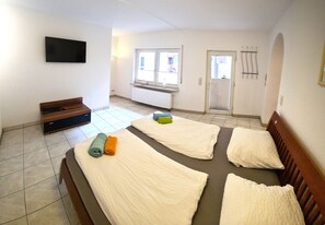 2 عدّة غرف نوم وواي فاي وملاءات أسرّة