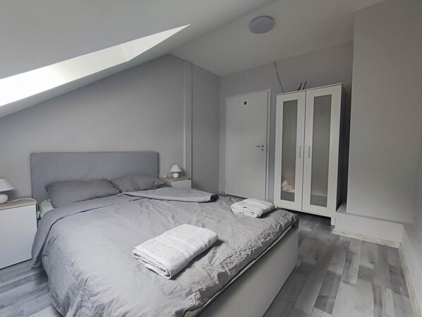 2 makuuhuonetta, vauvan matkasänky, Wi-Fi, vuodevaatteet