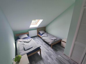 2 bedrooms, travel cot, WiFi, bed sheets
