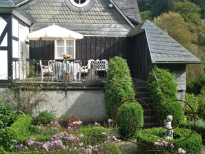 Outdoor dining - Apartment 4-6 pers. quiet, close to hiking trails and ski area (Winterberg)