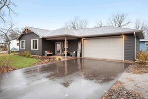 Exterior - Home w/ Lake Access-3BR-2BA-1 level, Month stay Ok (Elk River)