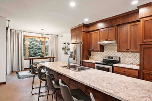 Fridge, microwave, oven, stovetop - Home w/ Lake Access-3BR-2BA-1 level, Month stay Ok (Elk River)