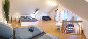 4 bedrooms, in-room safe, desk, travel cot