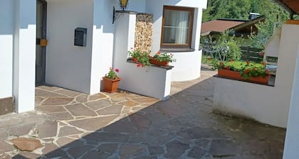 Well-equipped vacation apartment with fireplace for 8 (+2) people