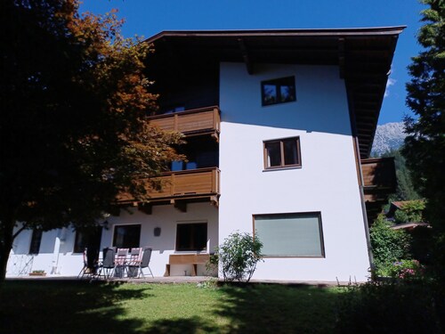 Gut ausgestattete Ferienwohnung mit Kamin für 8 (+2) Personen
