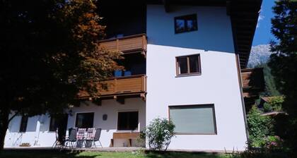 Gut ausgestattete Ferienwohnung mit Kamin für 8 (+2) Personen