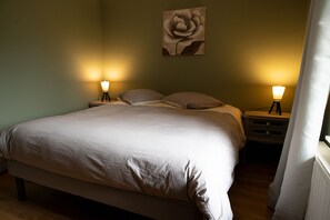 4 bedrooms, iron/ironing board, travel cot, free WiFi