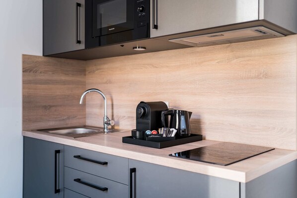 Fridge, microwave, dishwasher, coffee/tea maker