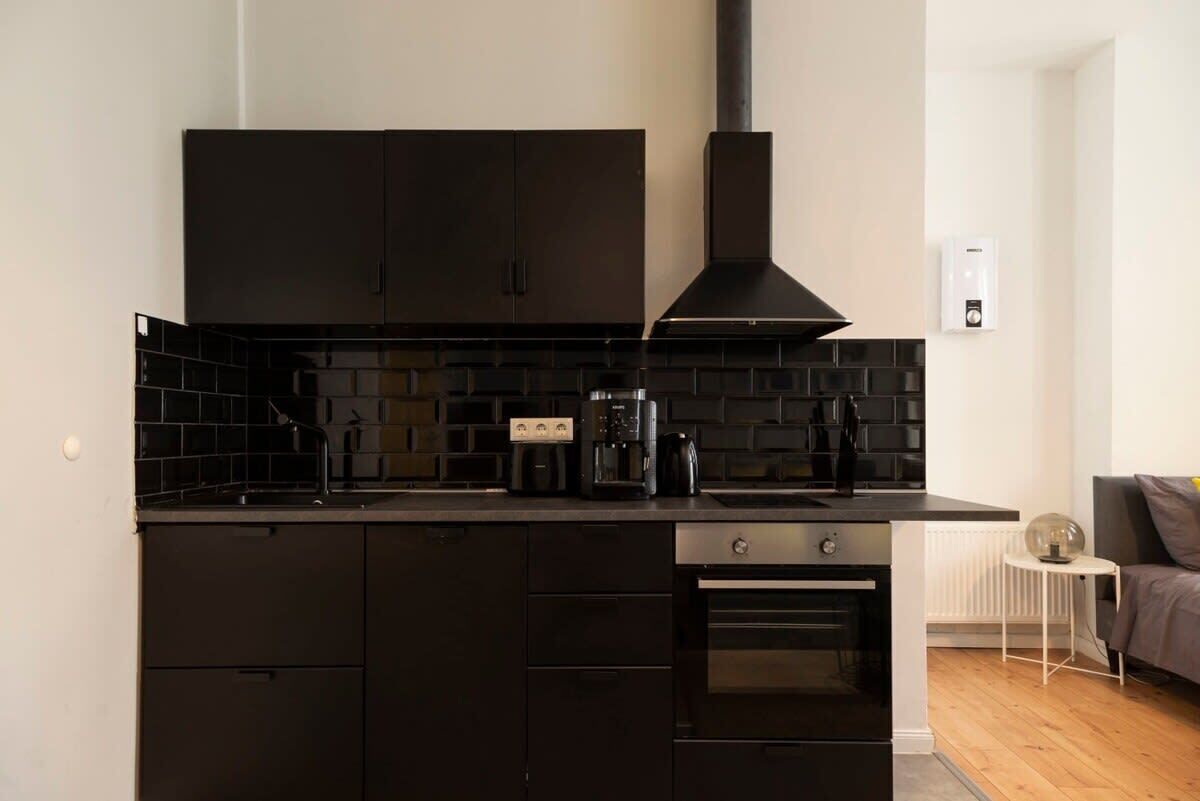 Fridge, oven, stovetop, dishwasher