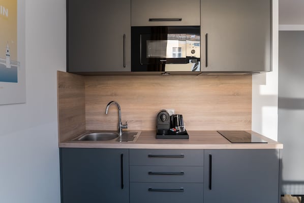 Kühlschrank, Mikrowelle, Geschirrspüler