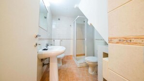 A bathroom with a sink, toilet, and shower. - Casa White by Wonderful Italy (Cefalù)