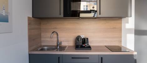 Fridge, microwave, dishwasher, coffee/tea maker