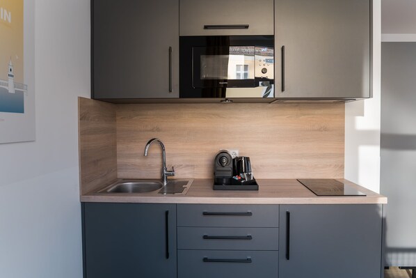 Fridge, microwave, dishwasher, coffee/tea maker - Boxi Studios Berlin S (Berlin)
