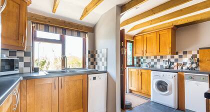 Family cottage near the sea - Pet Friendly sleeps 6 - 5 mins from Port Isaac