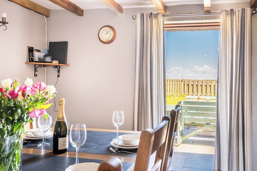 Family cottage near the sea - Pet Friendly sleeps 6 - 5 mins from Port Isaac