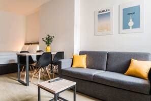 Een televisie en een kantoor