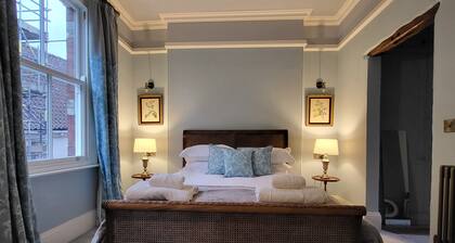 Ogleforth - Three Bedroom House, Sleeps 6