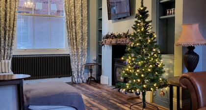 Ogleforth - Three Bedroom House, Sleeps 6