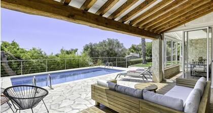 VILLA 5 MINUTES WALK FROM THE BEACH IN PORT D'ALON ESTATE WITH SEA VIEW