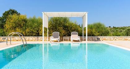 Villa d Itria With Trullo and Pool by Wonderful Italy