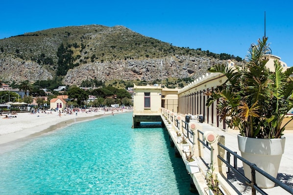 Apartment | 2 bedrooms - Casetta Vista Mare in Piazza a Mondello by Wonderful Italy (Palermo)