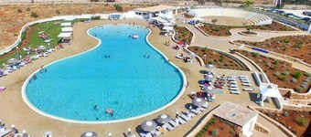 บลู ซี วิลลาส์ วิธ การ์เดน วิว บาย วันเดอร์ฟูล อิตาลี