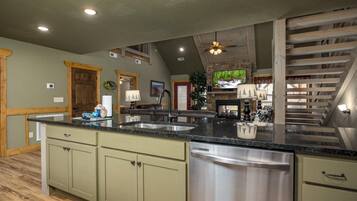 House, Multiple Beds, Hot Tub, Mountain View | Private kitchen | Fridge, microwave, oven, stovetop