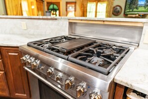 Cabin, Multiple Beds, Hot Tub, Mountain View | Private kitchen | Fridge, oven, stovetop, dishwasher - Perfect Place (Sevierville)