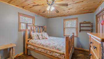 Cabin, Multiple Beds, Hot Tub, Mountain View | 3 bedrooms, individually decorated, individually furnished, free WiFi